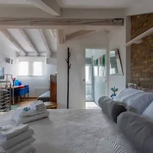 Biennale Gallery Loft Venise