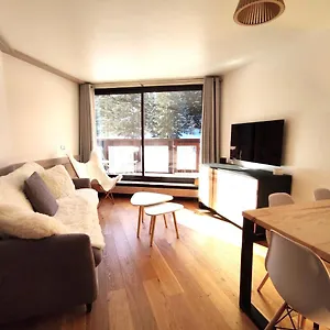 douglas-appartement-au-cur-du-jardin-alpin.hotels-rhonealpes.com/
