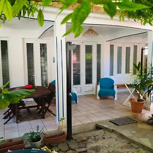 habitation-santos-4-personnes-terre-de-haut-les-saintes.comcaribbean.com/